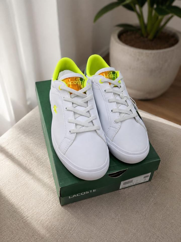 Кроссовки Lacoste женские белые с зелёной отделкой