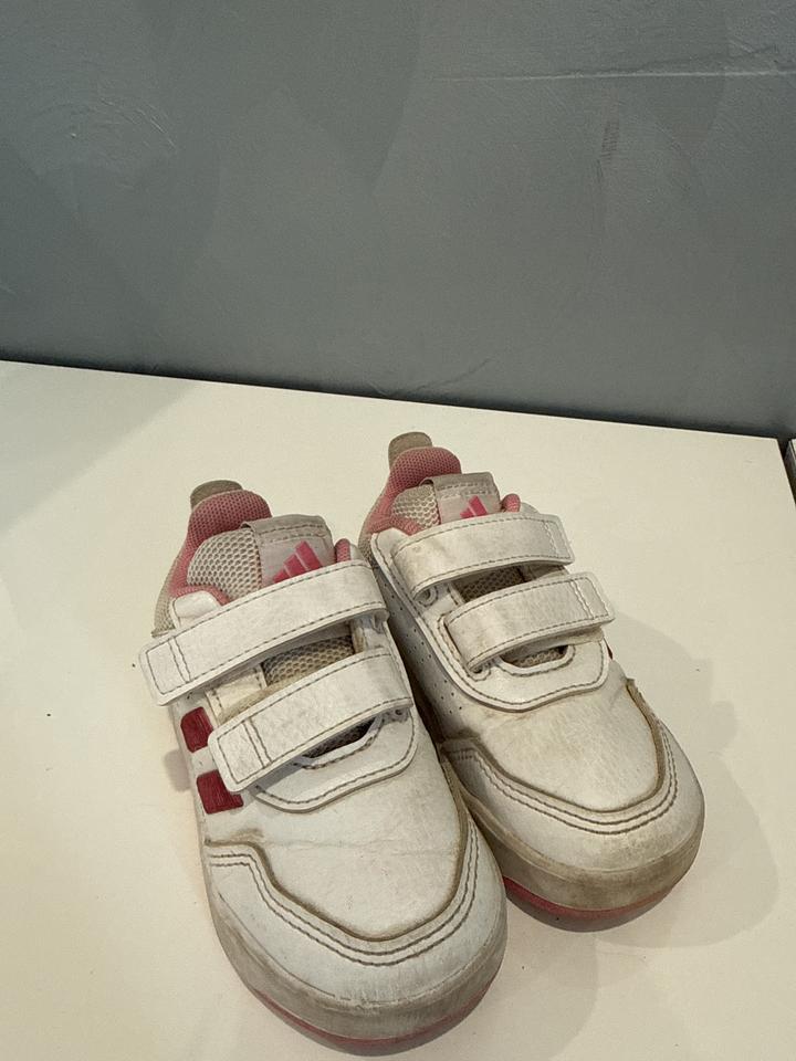 Кроссовки adidas