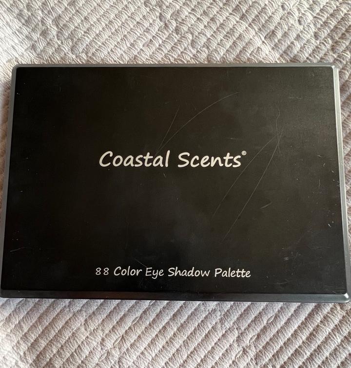 Coastal Scents Палетка теней 88 Color Eye Shadow Palette