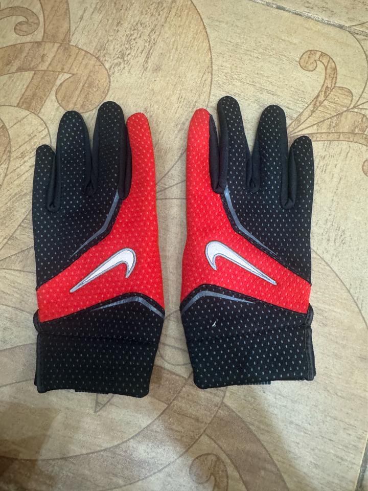 Перчатки Nike