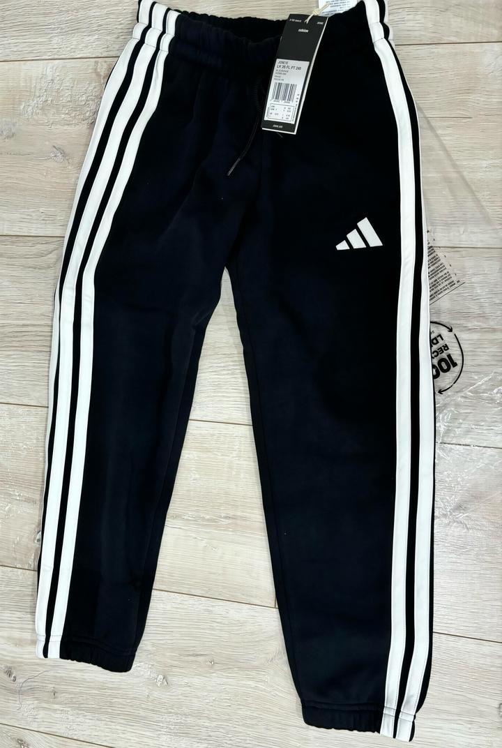 Продам детский спортивный трико Adidas 🖤