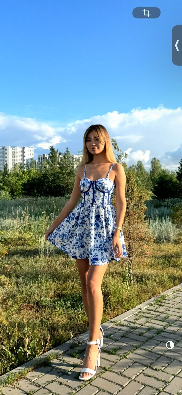 Платье с корсетом и цветочным принтом
