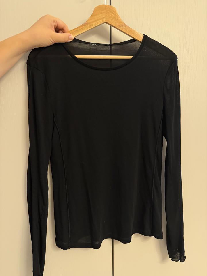 Черный лонгслив ZARA