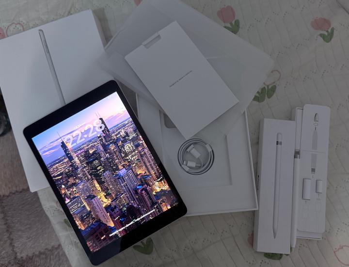 iPad 9 поколения + Apple Pencil 1-го поколения , оригинал