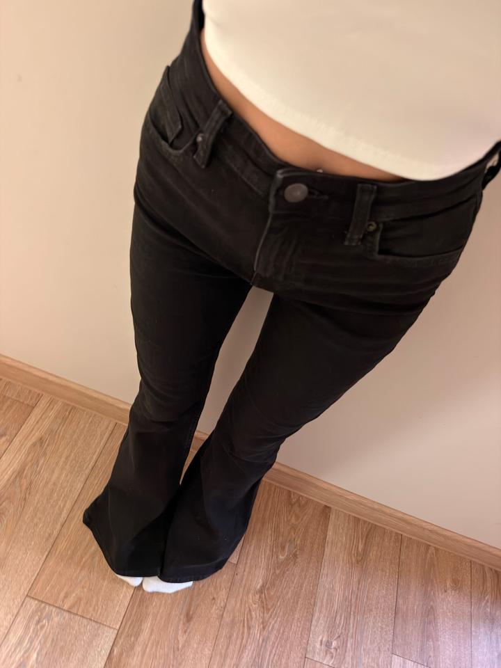 Джинсы клеш Bershka