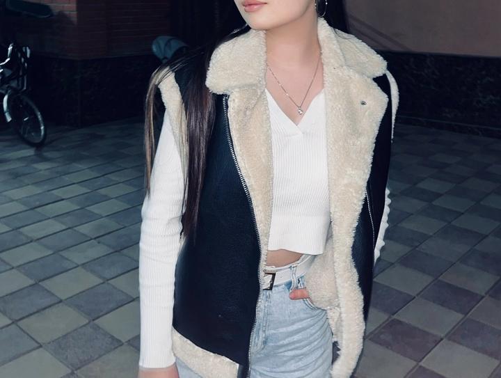 Bershka Женская жилетка с мехом