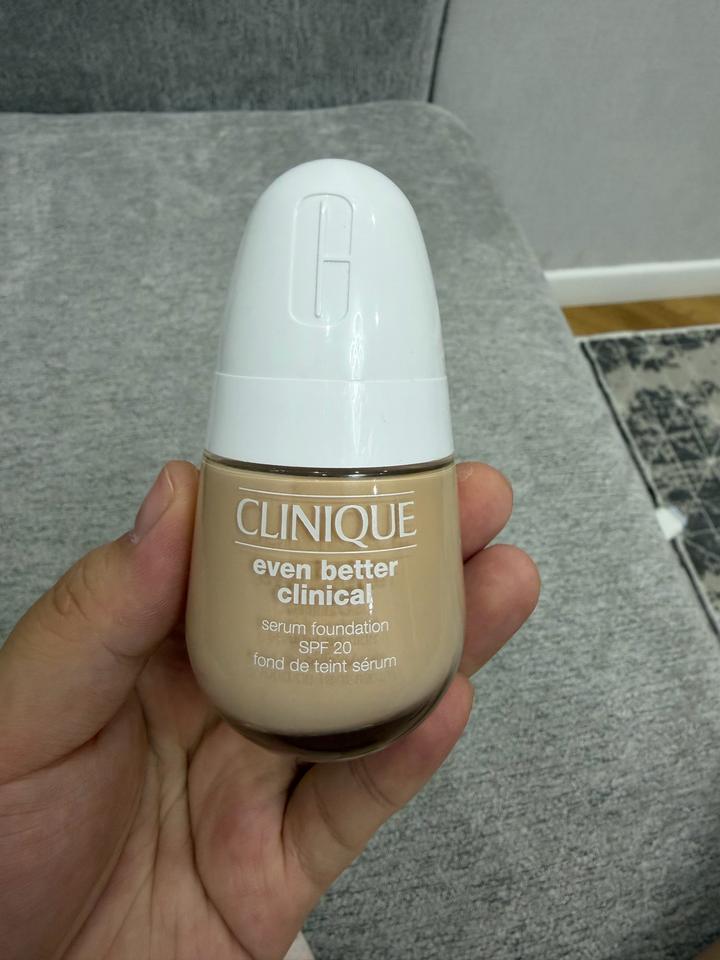 Тональный крем Clinique Even Better Clinical Serum Foundation
