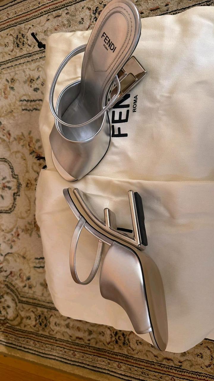 Босоножки FENDI