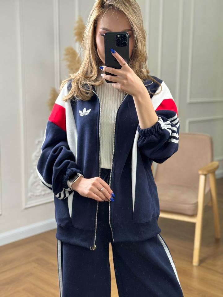 Спортивный костюм adidas