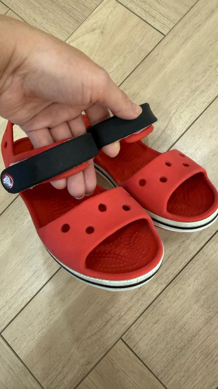 Сандалии Crocs