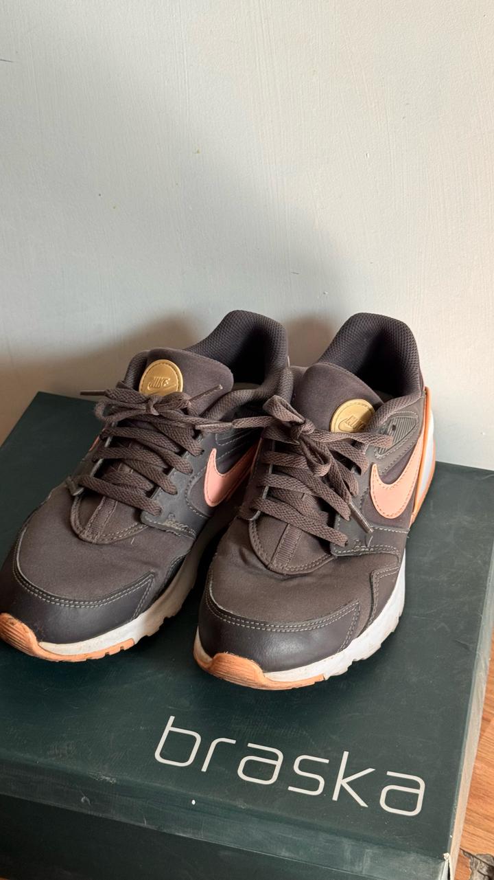 Кроссовки Nike