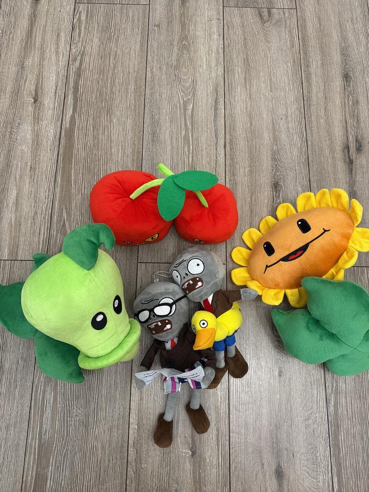 Игрушки из игры Растения против зомби