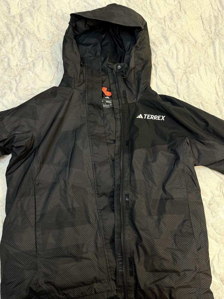 Женская куртка adidas Terrex Multi 2L Rain.Rdy Insulated, М размер