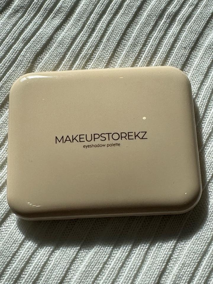Палетка теней MAKEUPSTOREKZ