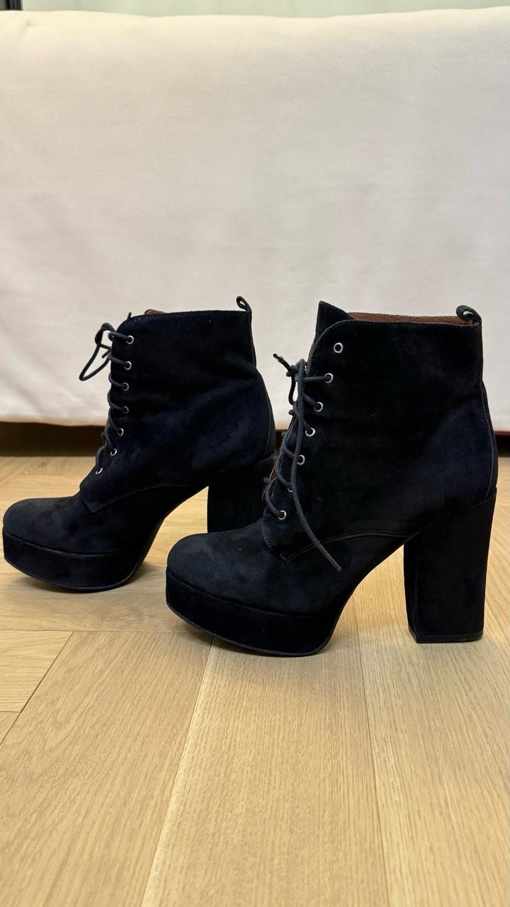 Женские замшевые ботильоны Kurt Geiger