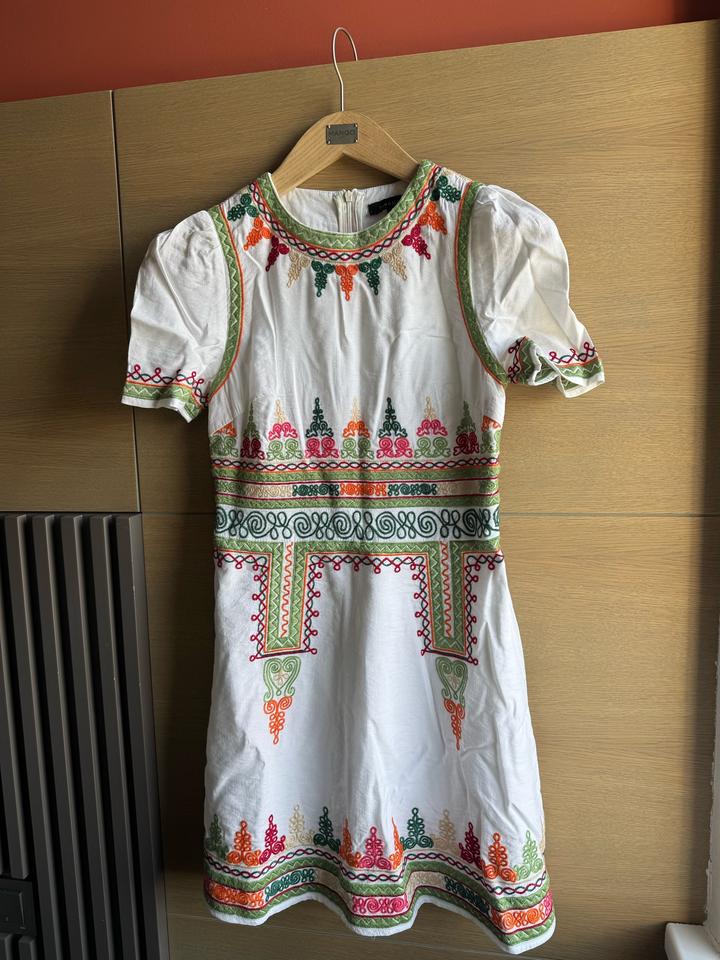Платье с вышивкой