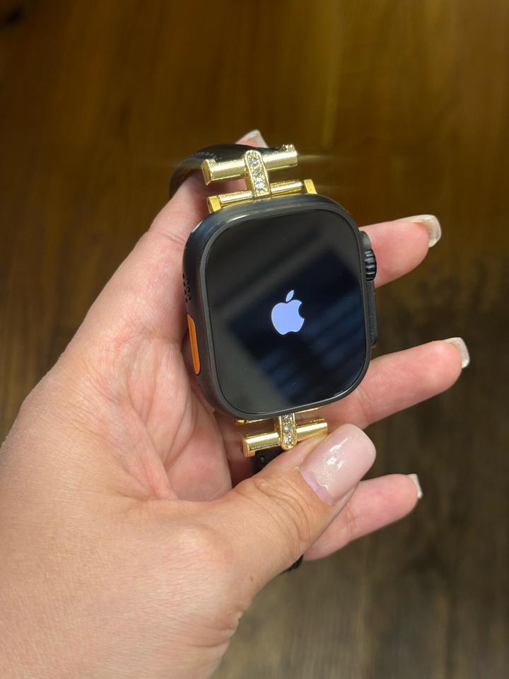 Apple Watch Ultra 2, 49 мм с кожаным ремешком