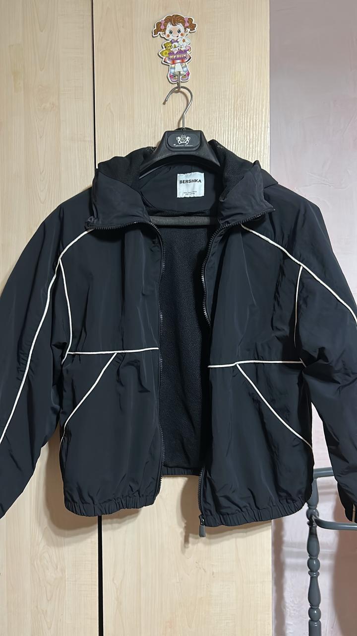 Ветровка Bershka