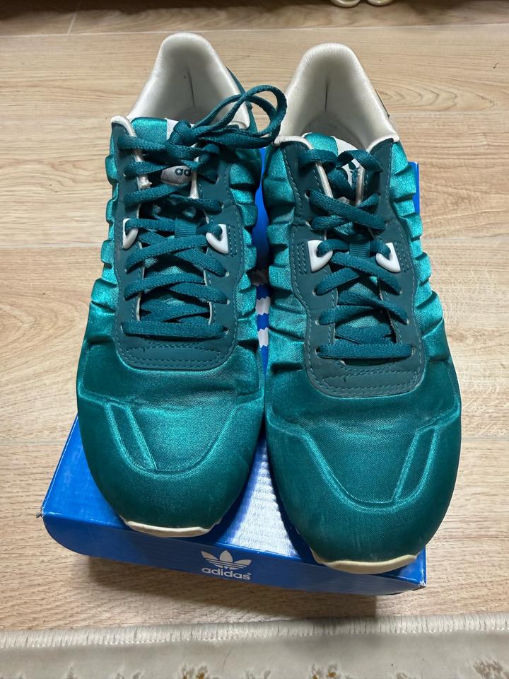 Женские кроссовки adidas