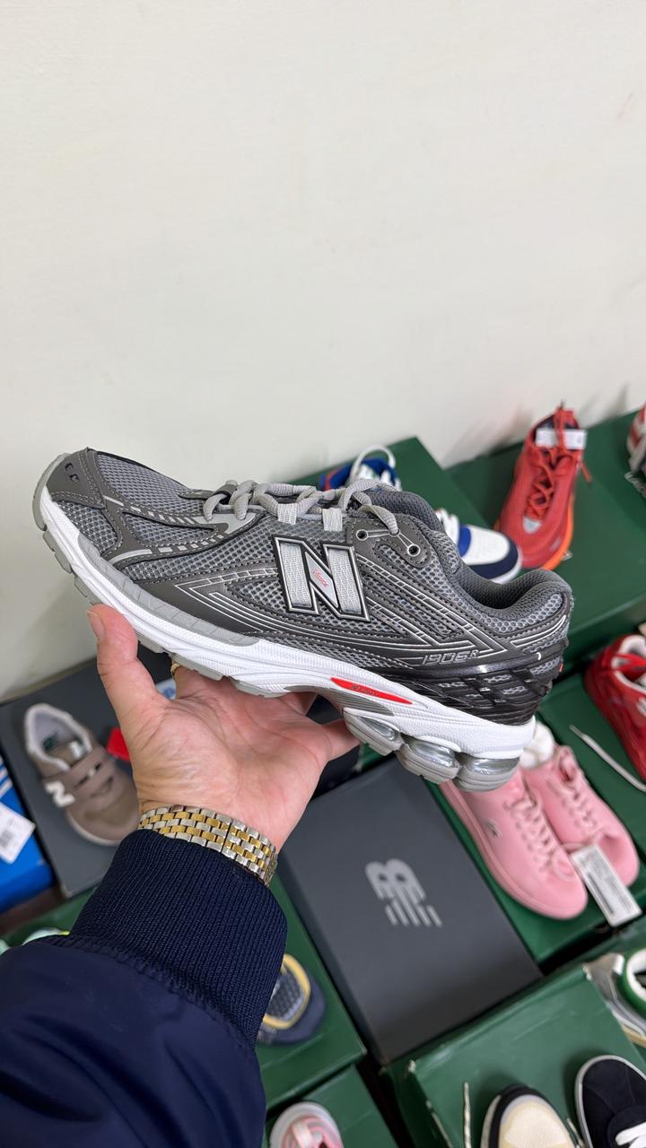 Кроссовки New Balance 1906R