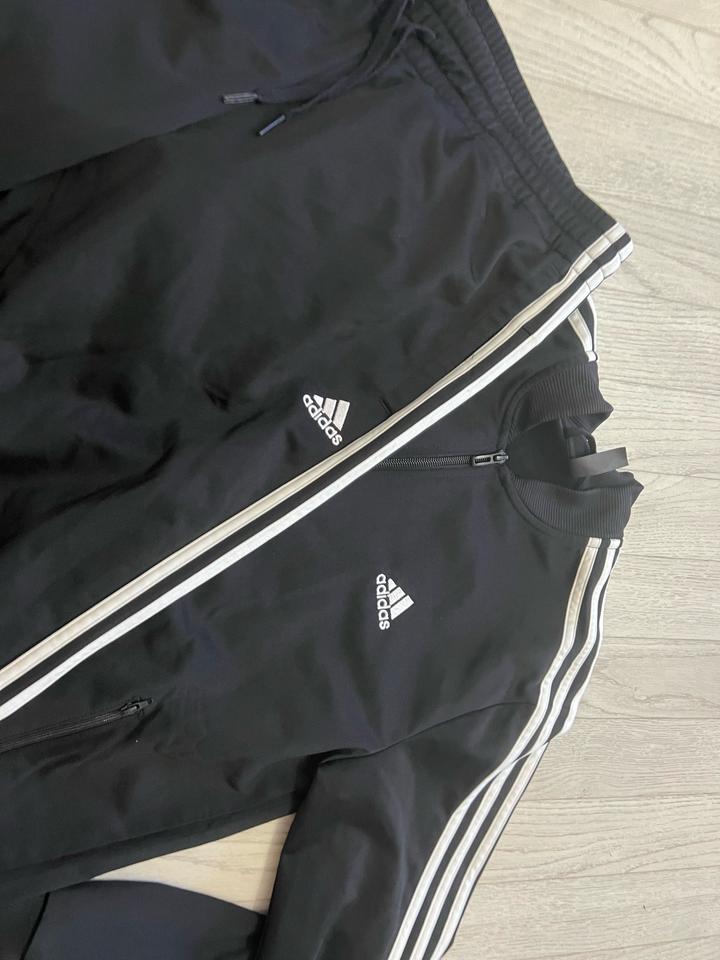 Спортивный костюм adidas
