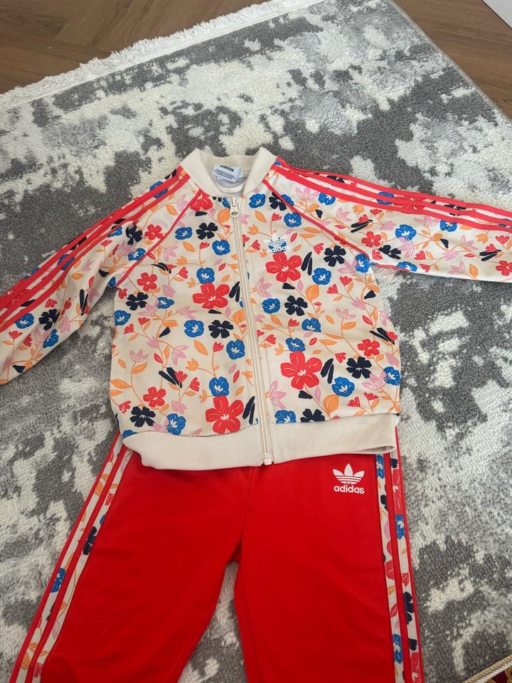 Спортивный костюм adidas