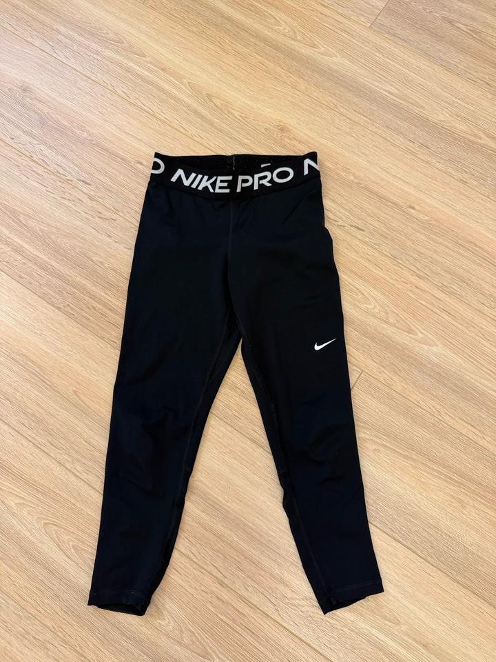 Спортивные леггинсы Nike Pro