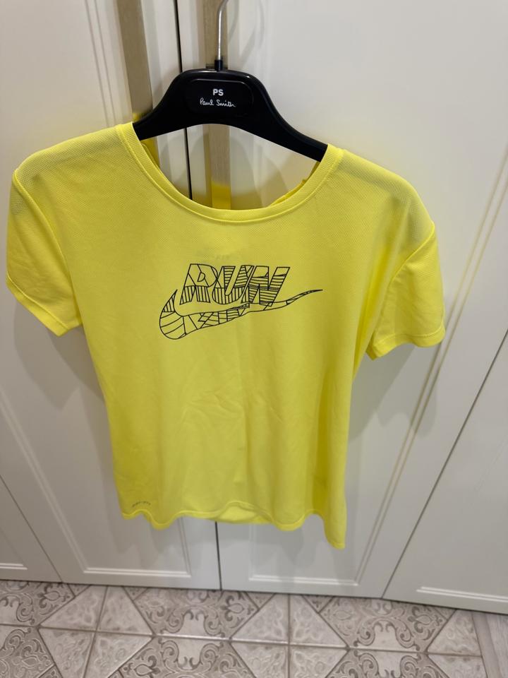 Футболки Nike