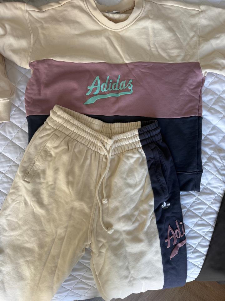 Спортивный костюм adidas