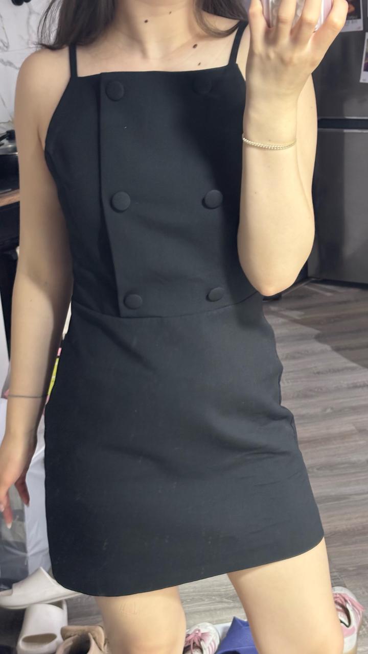 Черное платье Zara на бретелях