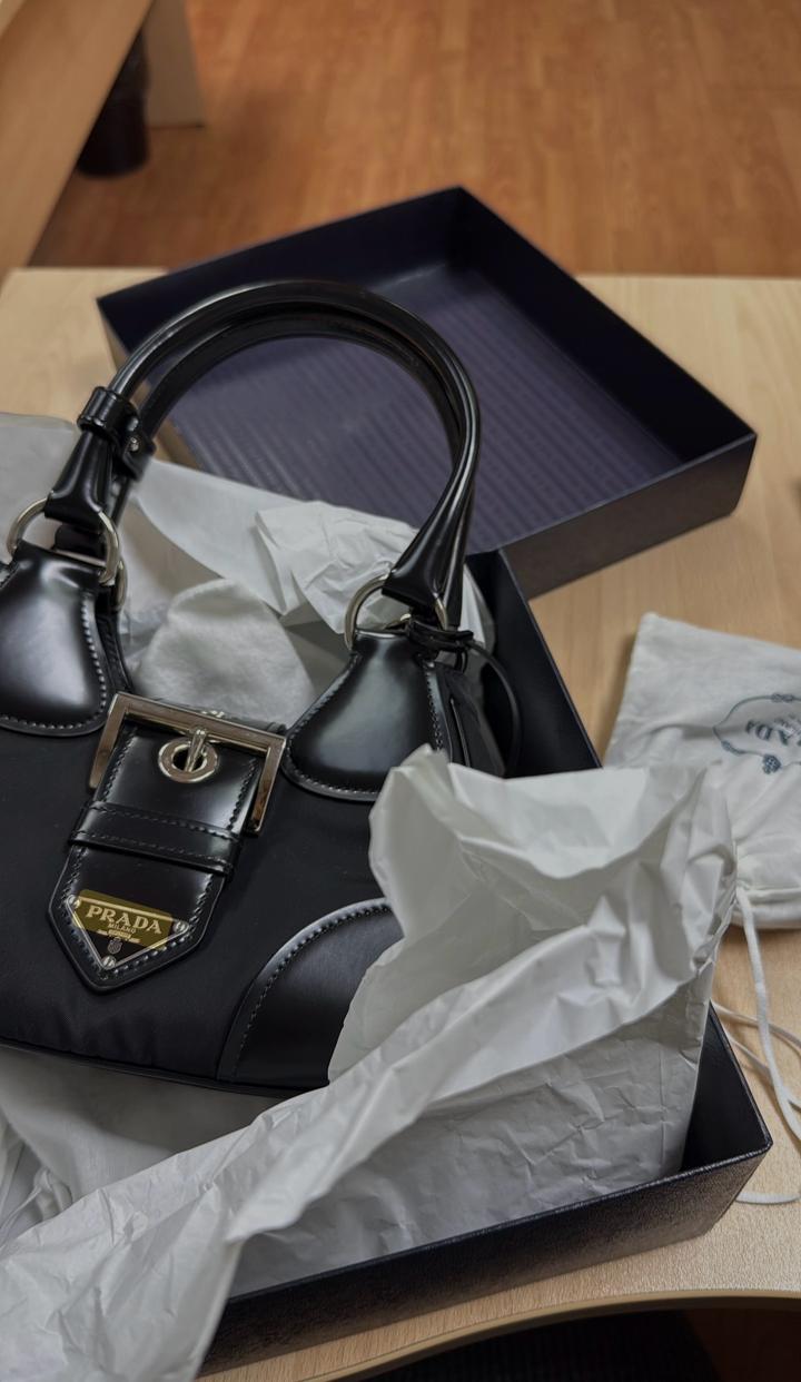 Сумка Prada Re-Edition 2002