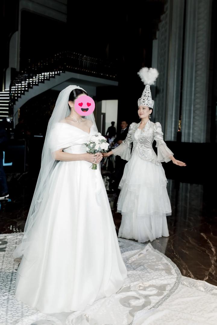 Emilia Sposa Свадебное платье с открытыми плечами на корсете
