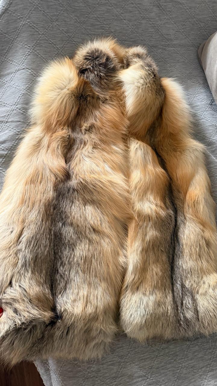 Жилет меховой из лисы