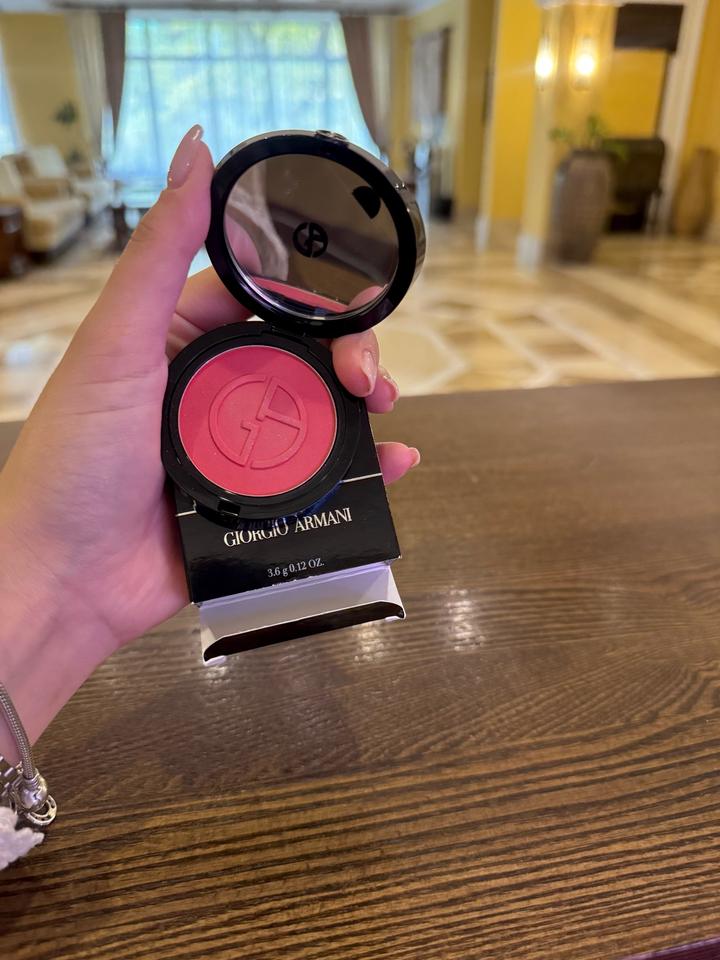 Giorgio Armani румяна