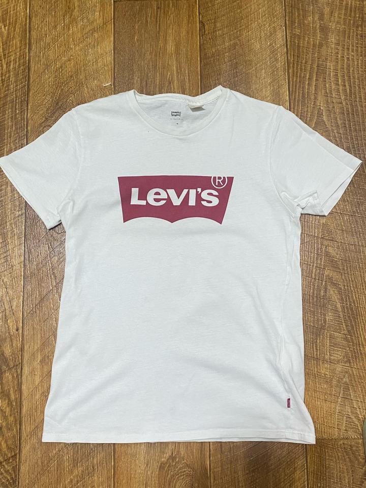Футболка Levi's