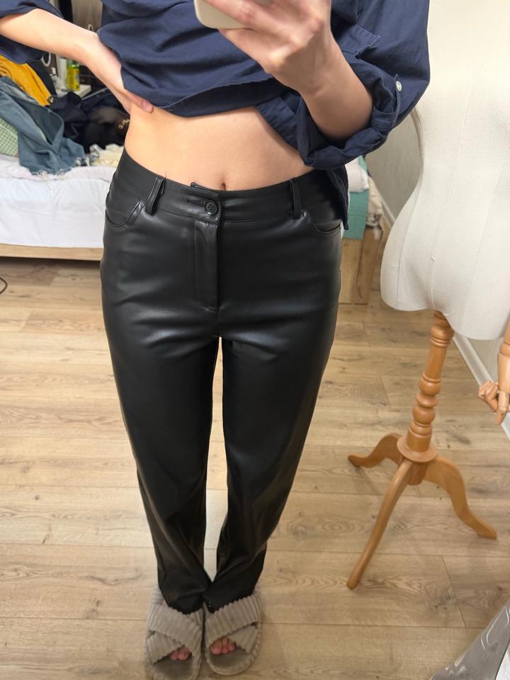 Брюки из экокожи