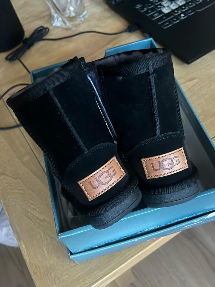 Сапоги UGG черные детские натуралка 23 размер