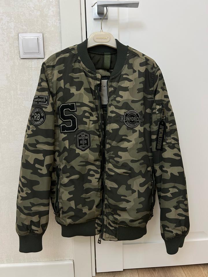 LC Waikiki Бомбер с камуфляжным принтом