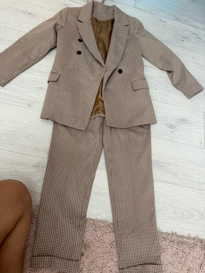 Женский брючный костюм в клетку