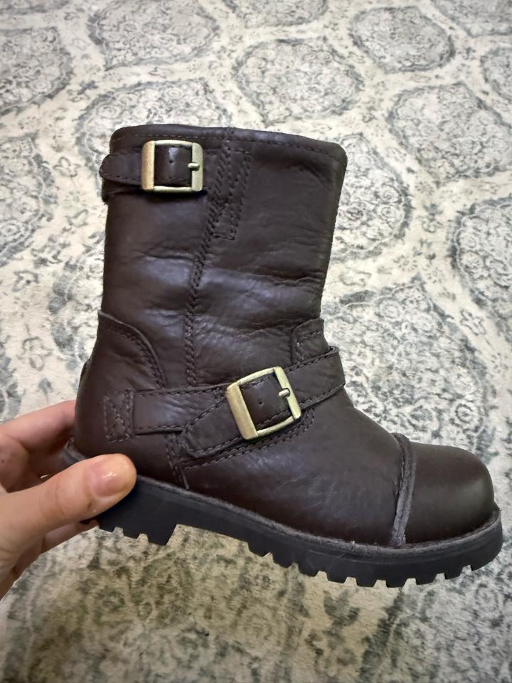 Детские кожаные сапоги UGG