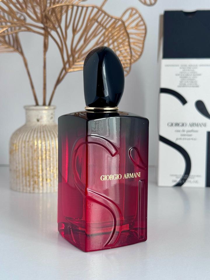 Парфюмерная вода Giorgio Armani Si Passione Intense (2024)