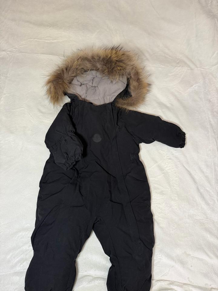 Утепленный комбинезон Moncler