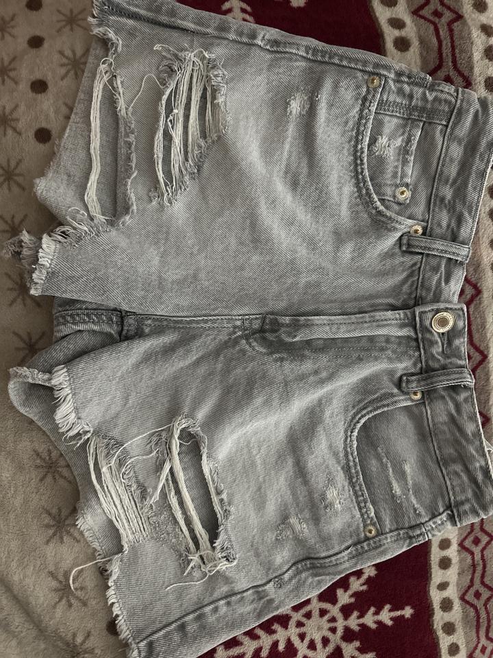 Джинсовые шорты Stradivarius