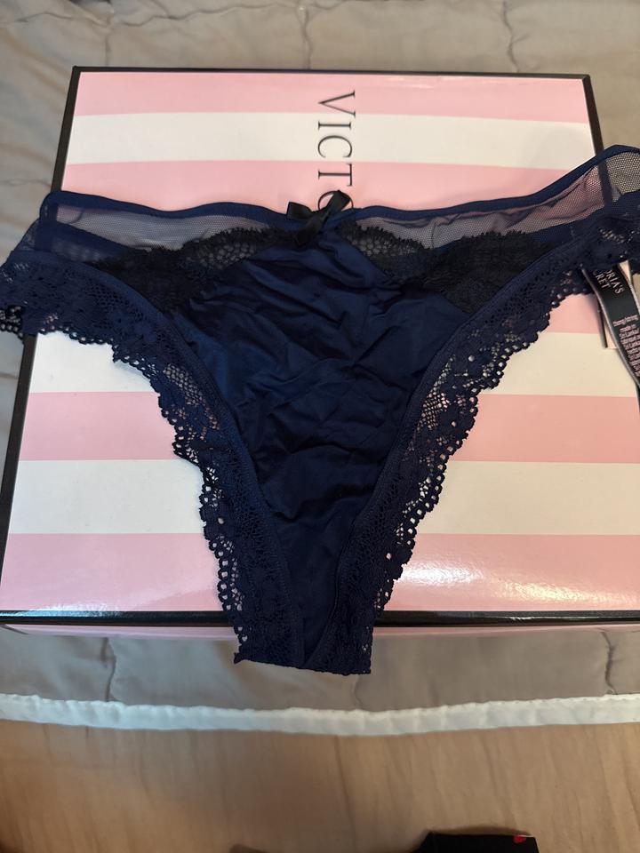 Стринги Victoria's Secret