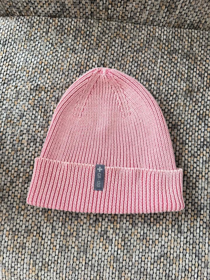 Шапка Bershka