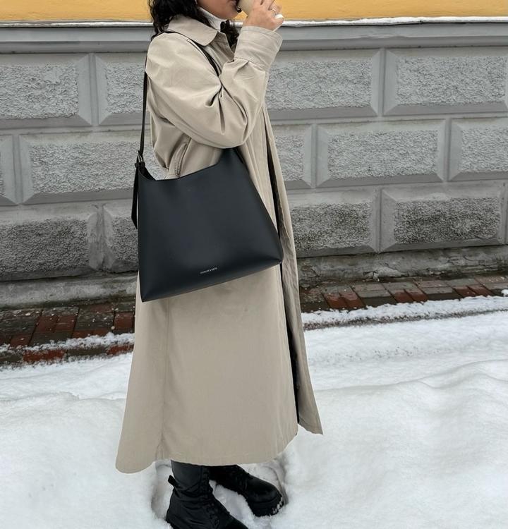 Сумка хобо Charles & Keith