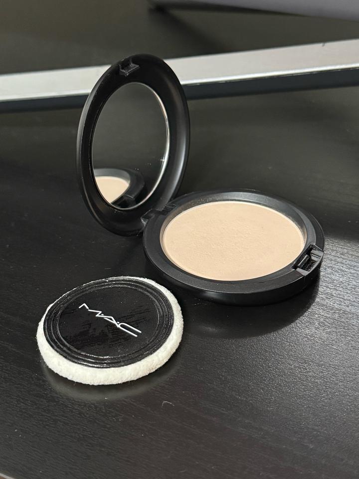 Пудра MAC Blot Powder Pressed