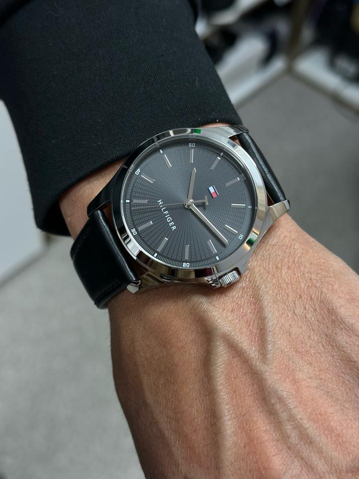 Часы Tommy Hilfiger
