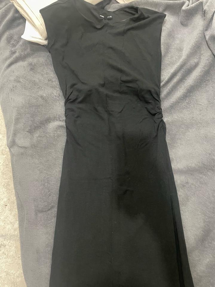 Gina Tricot Черное платье миди