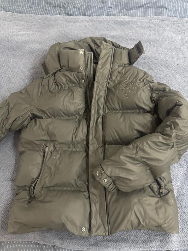 Пуховик Prada